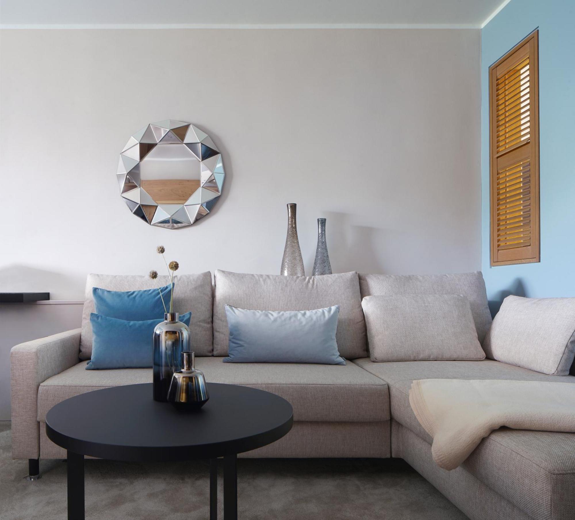 Das 테게른제 외부 사진 A modern sectional sofa