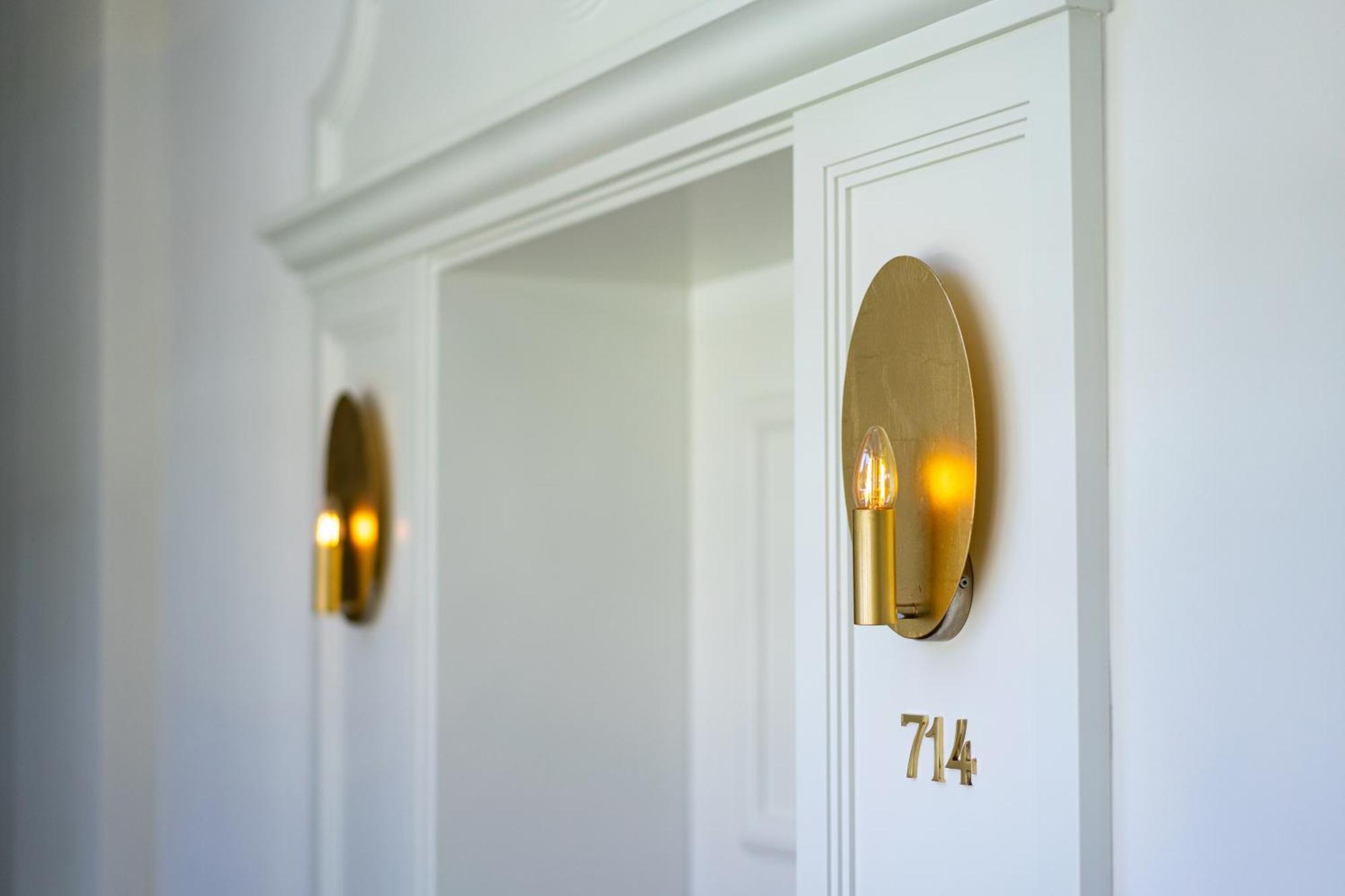 Das 테게른제 외부 사진 A pair of wall lights