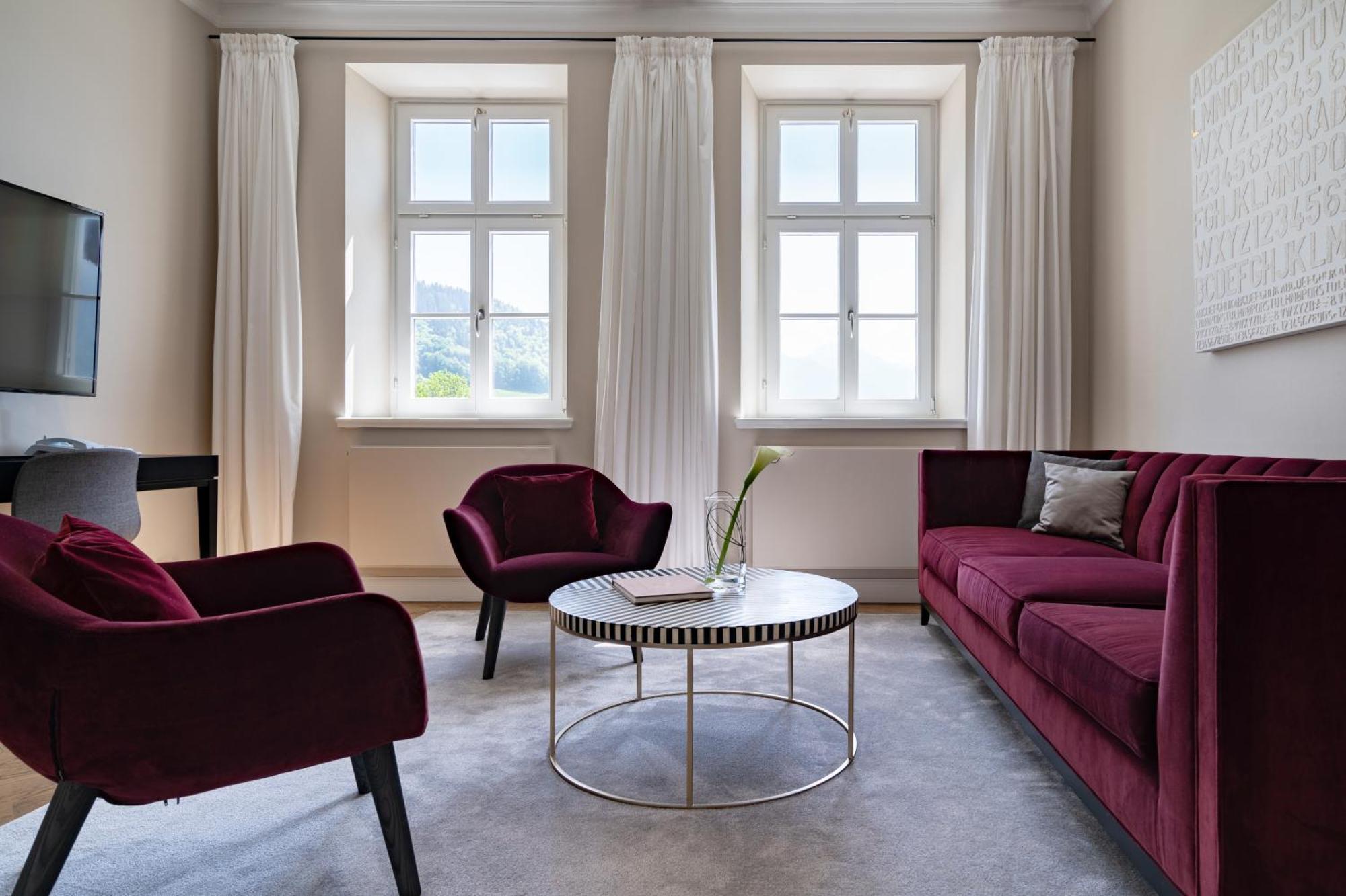 Das 테게른제 외부 사진 A living room at the Hotel de la Paix